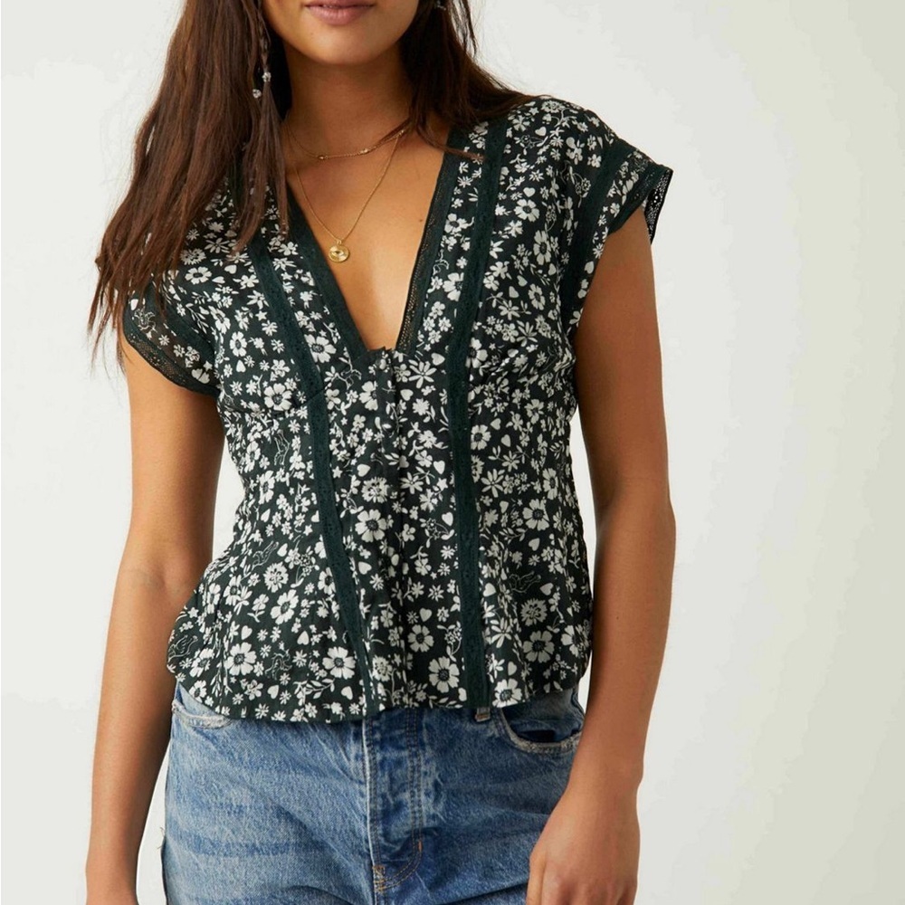Free People Women’s Landy Printed Top Size Small NWOT Front Buttons